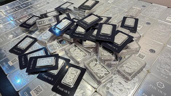 Ngày 24/3: Giá bạc hồi phục lại mốc 70 triệu đồng/kg