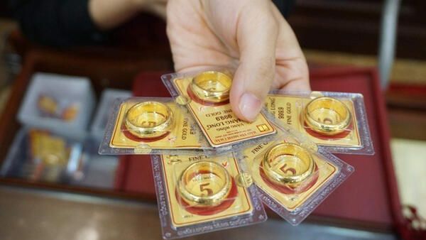 Giá vàng ngày 6/4: Thế giới giảm mạnh