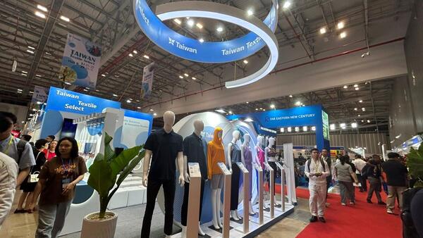 Đang diễn ra Triển lãm quốc tế ngành dệt may SaigonTex - SaigonFabric 2026