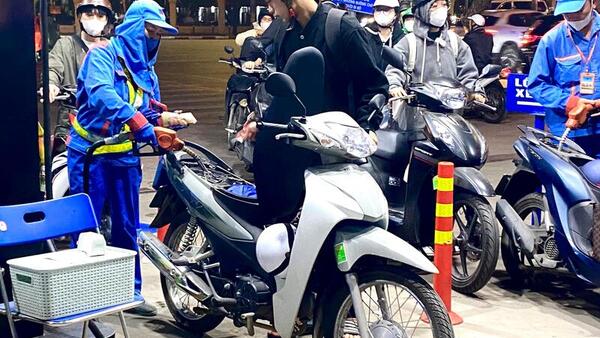 Giá xăng dầu hôm nay 15/4/2026: Thế giới giảm mạnh