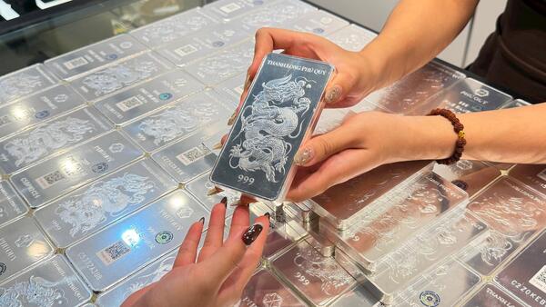 Ngày 21/4: Giá bạc giảm nhẹ, giao dịch quanh 82 triệu đồng/kg