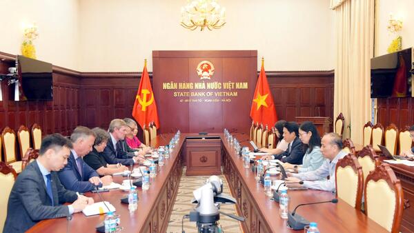 Phó Thống đốc Phạm Tiến Dũng tiếp Tổng Giám đốc điều hành của Visa