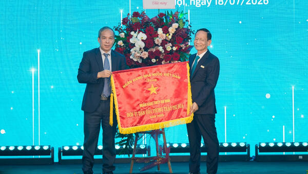 ABBank nhận Cờ thi đua của Ngân hàng Nhà nước, ghi nhận nỗ lực đổi mới và phát triển bền vững