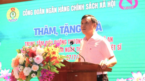 Chi nhánh Ngân hàng CSXH tỉnh Nghệ An thăm, tặng quà thương, bệnh binh