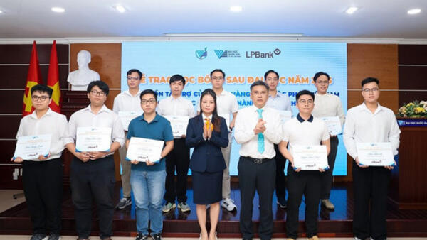 LPBank trao gần 1,8 tỷ đồng học bổng sau đại học cho Đại học Quốc gia TP. Hồ Chí Minh