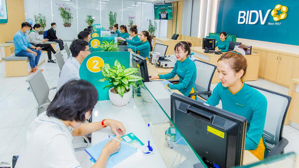 Ngân hàng giảm lãi suất hỗ trợ doanh nghiệp, tiếp sức tăng trưởng kinh tế