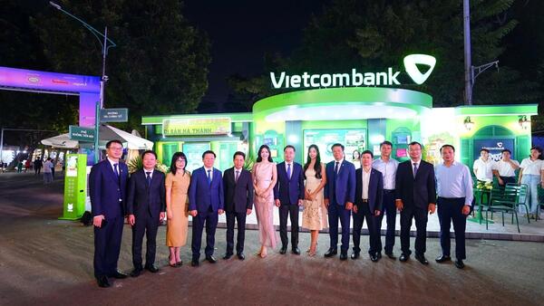 Vietcombank cùng người trẻ “Chạm số - Sống xanh” tại Sóng Festival 2026