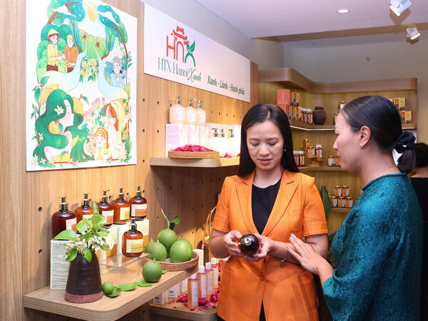 Khai mạc Không gian trưng bày, livestream 'Sức sống hàng Việt' lần 3