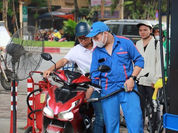 Giá xăng dầu hôm nay 20/3/2026: RON95-III vượt mốc 30.000 đồng/lít