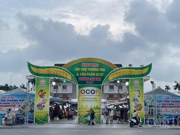 Sôi động hoạt động giao thương tại hội chợ sản phẩm OCOP Hưng Yên