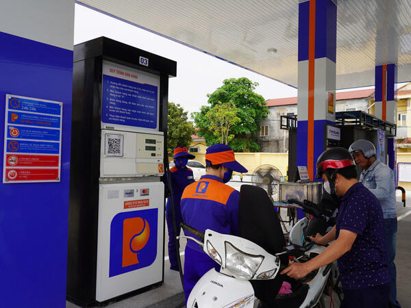 Xăng E10 - Lựa chọn xanh hướng đến tương lai bền vững cùng Petrolimex Hà Tĩnh
