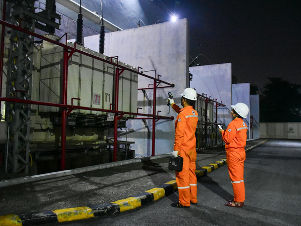 EVNHANOI ứng trực 24/24h bảo đảm cấp điện mùa nắng nóng