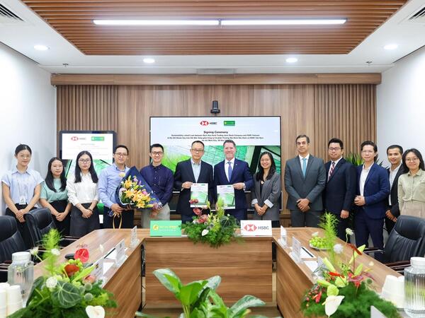 HSBC Việt Nam cung cấp tín dụng thương mại liên kết bền vững cho Bách Hóa Xanh