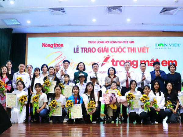Cuộc thi 'Ngày mai trong mắt em' thắp sáng uớc mơ qua những trang viết
