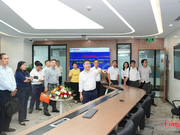 Quốc hội làm việc với EVNHCMC về phát triển lưới điện thông minh
