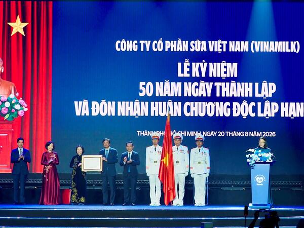 Vinamilk đón nhận Huân chương Độc lập hạng Nhất tại dấu mốc 50 năm