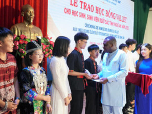 116 học sinh, sinh viên xuất sắc tỉnh Nghệ An nhận học bổng Vallet năm 2026