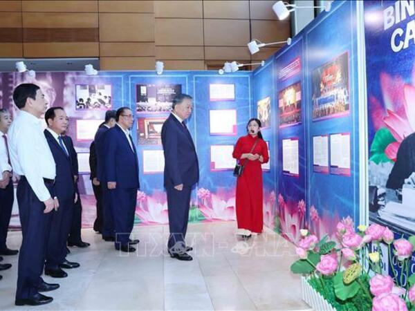 Tổng Bí thư, Chủ tịch nước Tô Lâm cùng lãnh đạo Đảng, Nhà nước tham quan triển lãm 'Những tấm gương bình dị mà cao quý'