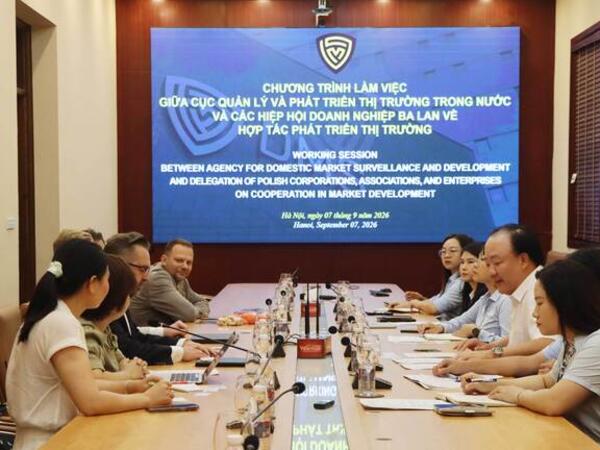 Doanh nghiệp Ba Lan tìm nguồn mỹ phẩm, hoa quả sấy từ Việt Nam