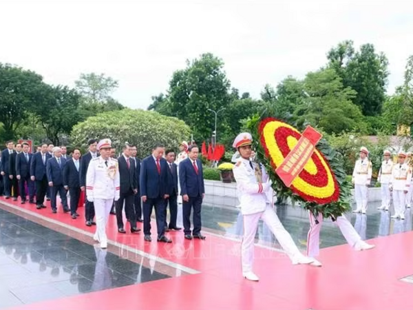 Lãnh đạo Đảng, Nhà nước đặt vòng hoa tại Đài tưởng niệm các Anh hùng liệt sĩ