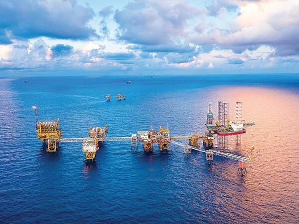 EIA nâng dự báo giá dầu 2026, nhưng kỳ vọng dầu Brent giảm về 84 USD/thùng năm 2027