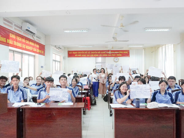 Shinhan Life Việt Nam hoàn thành chương trình hướng nghiệp S-Career 2026 cho học sinh trung học phổ thông