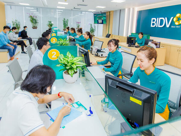 Ngân hàng giảm lãi suất hỗ trợ doanh nghiệp, tiếp sức tăng trưởng kinh tế