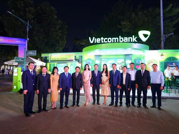 Vietcombank cùng người trẻ “Chạm số - Sống xanh” tại Sóng Festival 2026