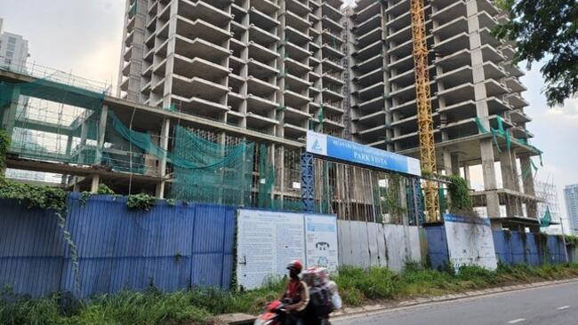 Khó giảm giá nhà ở vì tiền sử dụng đất cao