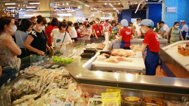 Sức mua giảm, siêu thị đồng loạt giảm giá kích cầu