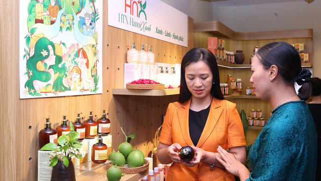 Khai mạc Không gian trưng bày, livestream 'Sức sống hàng Việt' lần 3