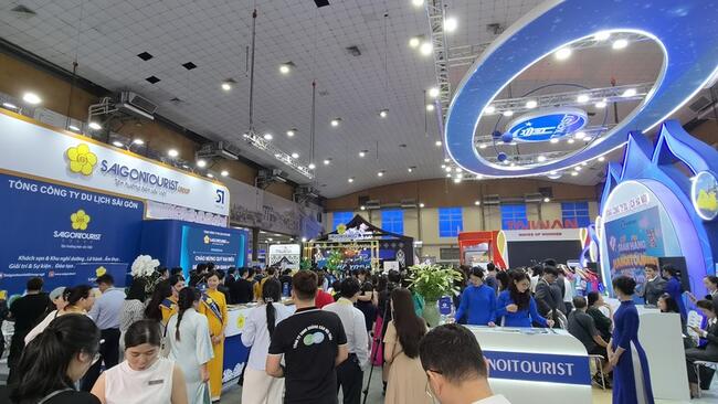 Chùm ảnh: Khai mạc VITM 2026, du khách đổ xô đi 'săn' tour du lịch hè