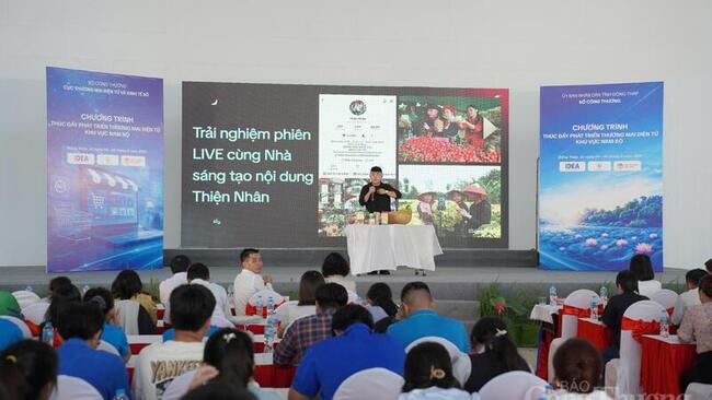 Đồng Tháp: 3,5 tấn dứa mật được bán trong 90 phút livestream