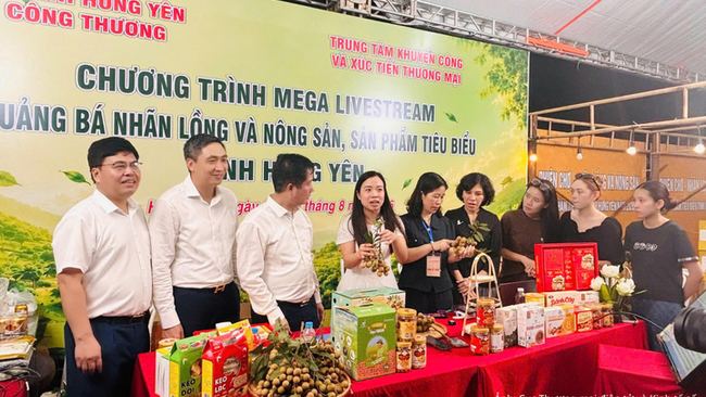 Nhãn lồng Hưng Yên 'bùng nổ' trên livestream, chốt gần 500 đơn hàng