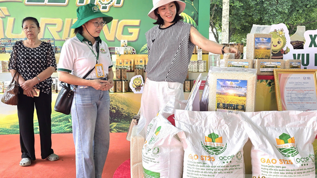 Khai mạc khu trưng bày 400 gian hàng kết nối sầu riêng Đắk Lắk