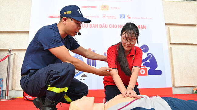 Khi học sinh “làm lính cứu hỏa” tại Triển lãm PCCC và CNCH 2026