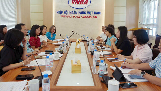 Hiệp hội Ngân hàng Việt Nam và Hiệp hội Công chứng viên Việt Nam trao đổi, góp ý hoàn thiện quy định về công chứng giao dịch đất đai