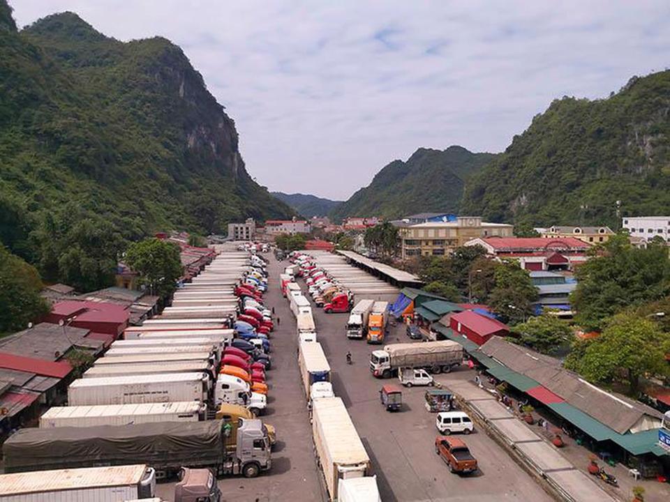 Ùn tắc hàng hóa tại các cửa khẩu biên giới vẫn kéo dài sau Tết Nguyên đán Nhâm Dần