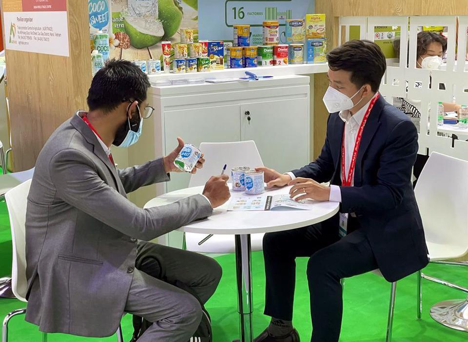 Nhiều sản phẩm mới của Vinamilk tại Gulfood Dubai 2022 lần này được khách hàng quan tâm tìm hiểu.