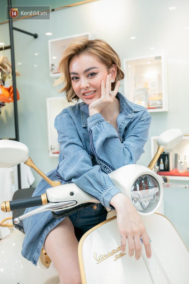 ‘Bà trùm bán hàng online’ lên tiếng sau khi nướng tiền tậu xe Vespa 946 Christian Dior: Ai mua lại 1 tỷ hay 5 tỷ đều không bán nhưng 10 tỷ thì sẽ suy nghĩ - Ảnh 1.