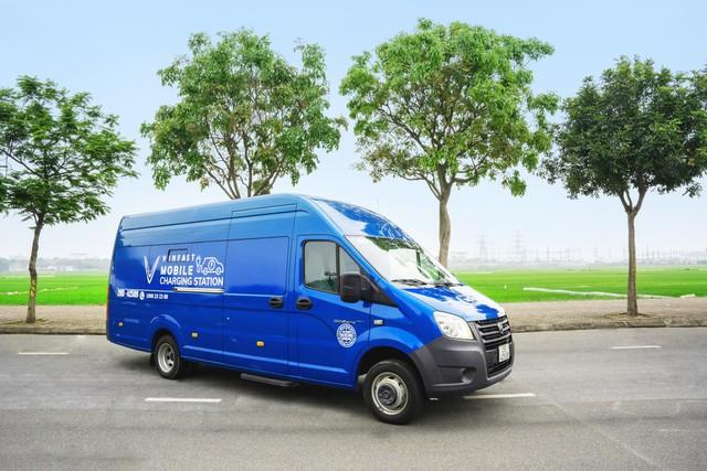 VinFast mở dịch vụ cấp cứu cho xe hết điện: 300.000 đồng/lần, đi được 30km - Ảnh 2. VinFast mở dịch vụ cấp cứu cho xe hết điện: 300.000 đồng/lần, đi được 30km - Ảnh 2.