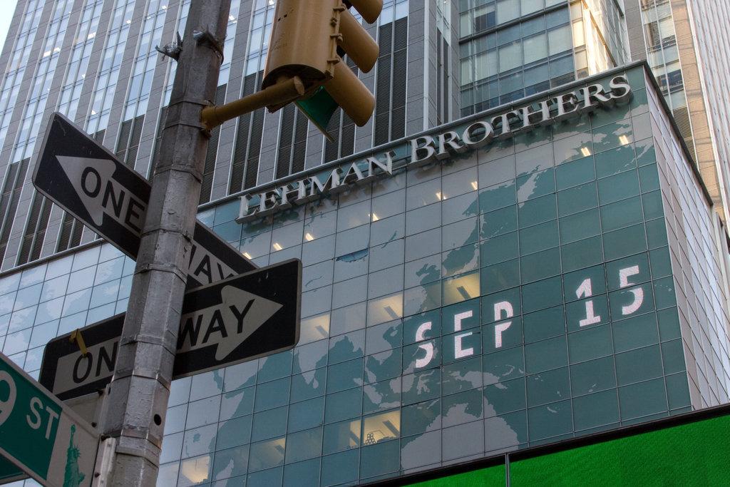 Nhìn lại cú sụp đổ của ngân hàng Lehman Brothers - ‘Vết dầu loang’ từng khiến hệ thống tài chính toàn cầu hỗn loạn - Ảnh 4.