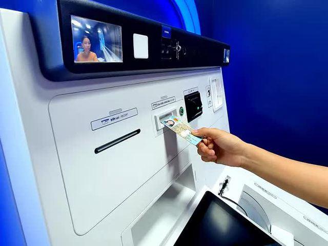 Rút tiền tại ATM bằng CCCD: Tiện và giảm rủi ro  - Ảnh 1.