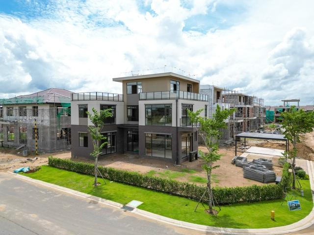 Thị trường bất động sản phía Nam rục rịch đón nguồn cung mới, diễn biến lạ vào cuối năm - Ảnh 2. Thị trường bất động sản phía Nam rục rịch đón nguồn cung mới, diễn biến lạ vào cuối năm - Ảnh 2.