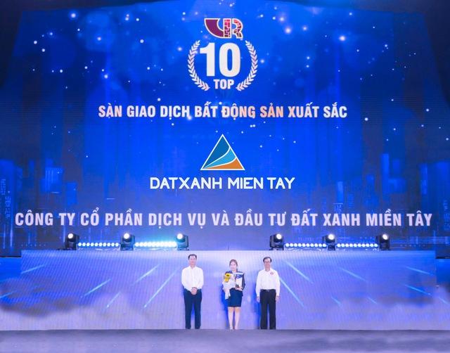 Đất Xanh Miền Tây tỏa sáng tại Lễ vinh danh nghề Môi giới BĐS 2022 - Ảnh 1. Đất Xanh Miền Tây tỏa sáng tại Lễ vinh danh nghề Môi giới BĐS 2022 - Ảnh 1.