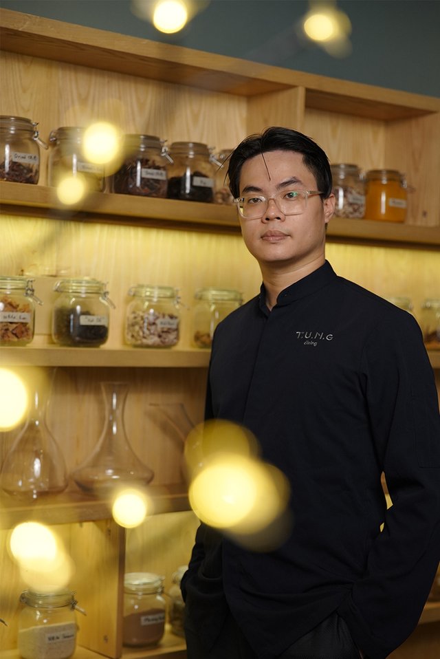 Thời kỳ mồ hôi, nước mắt nhưng đẹp nhất đời của CEO T.U.N.G Dining: Làm không công ở nhà hàng Michelin đến nửa đêm, giao báo đến 4h sáng để trả tiền thuê nhà - Ảnh 1. Thời kỳ mồ hôi, nước mắt nhưng đẹp nhất đời của CEO T.U.N.G Dining: Làm không công ở nhà hàng Michelin đến nửa đêm, giao báo đến 4h sáng để trả tiền thuê nhà - Ảnh 1.