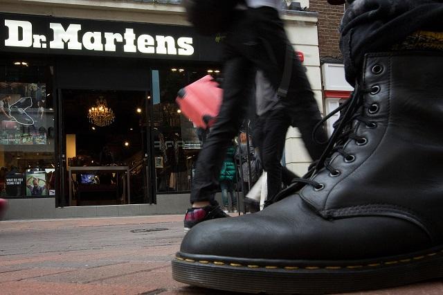 Dr. Martens: Từ những đôi ủng giá rẻ đến đế chế tỷ USD - Ảnh 2.