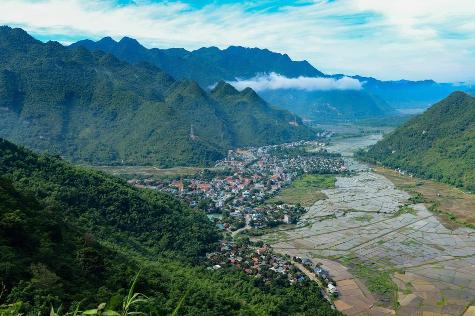 Địa hình tỉnh Hòa Bình chủ yếu là núi rừng tạo tiền đề phát triển dòng sản phẩm BĐS nghỉ dưỡng hướng núi