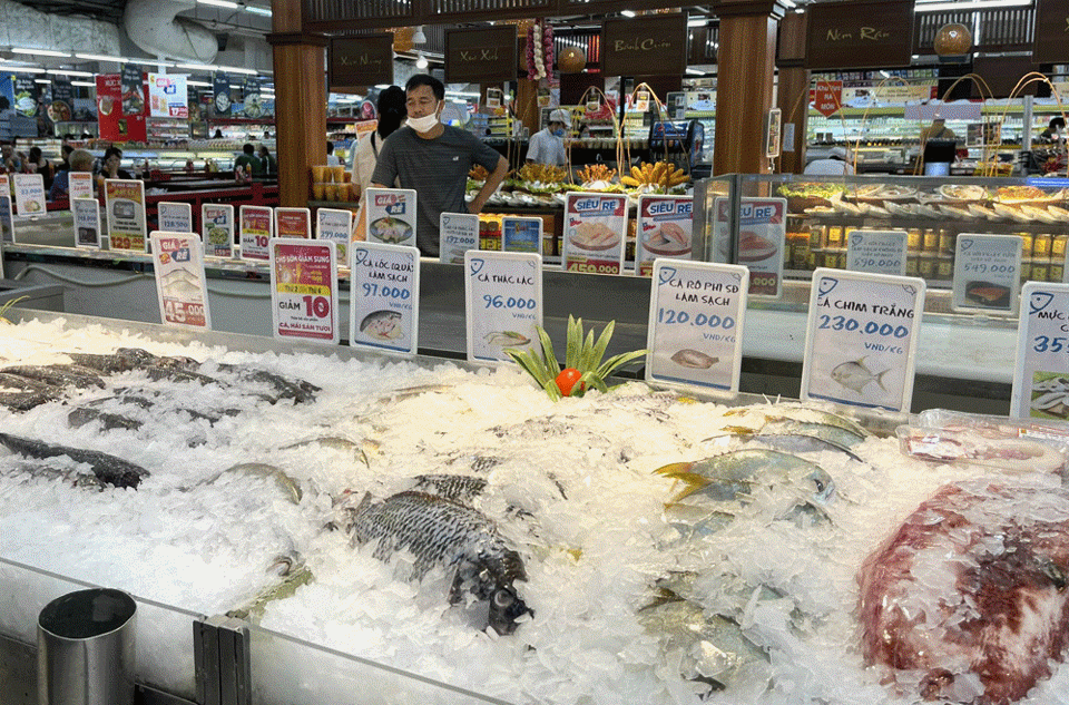 Thủy hải sản trong siêu thị Big C khá dồi dào.
