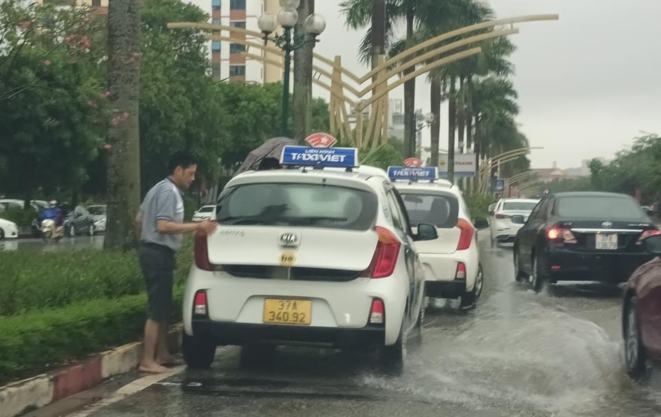 Một số phương tiện bị hỏng, chết máy